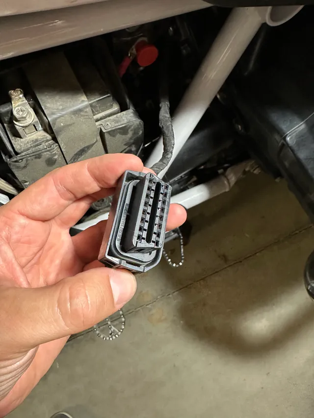 BMW R1250GS мае стандартны OBD-порт, таму адаптар не патрэбны(але ён ідзе ў камплекце Motoscan для сумяшчальнасьці з старымі мадэлямі) BMW R1250GS мае стандартны OBD-порт, таму адаптар не патрэбны(але ён ідзе ў камплекце Motoscan для сумяшчальнасьці з старымі мадэлямі)