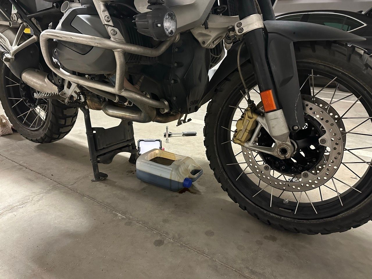 Замена алею ў рухавіку BMW R1250GS