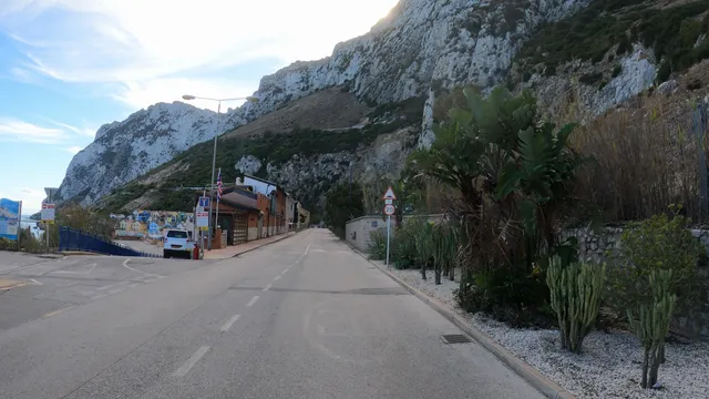 Дарога ўздоўж усходняга боку скалы каля Catalan Bay