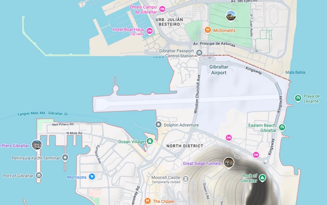 Для сучасных самалётаў не хапала даўжыні, таму ў пэўным моманце брытанцы проста дабудавалі яе проста ў мора