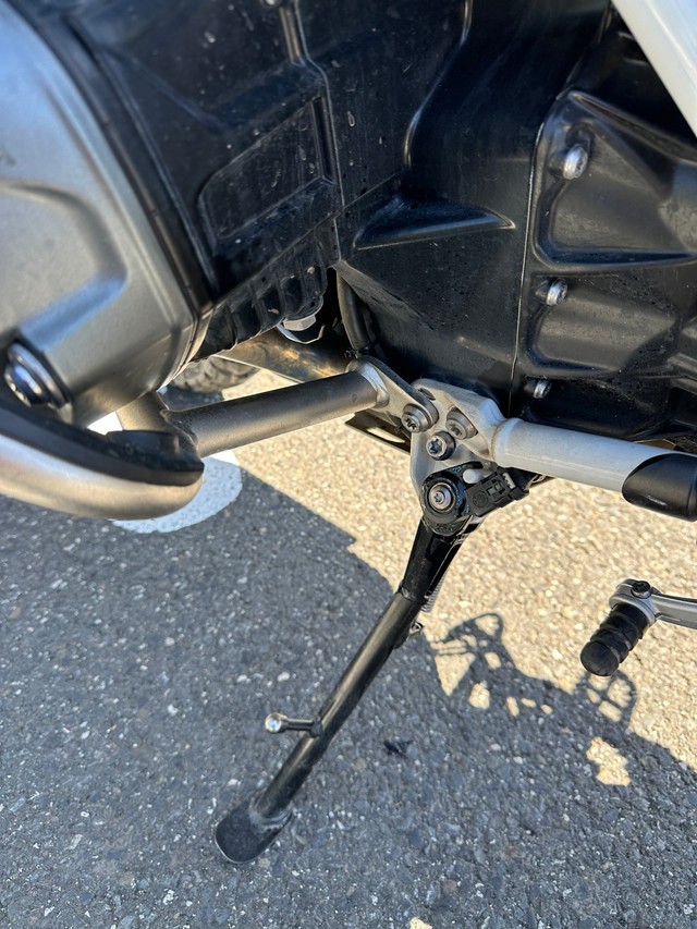 Бакавая падножка была заляпаная алеем