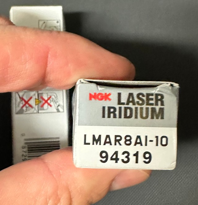 Ірыдыевыя сьвечы запальваньня NGK LMAR8AI-10