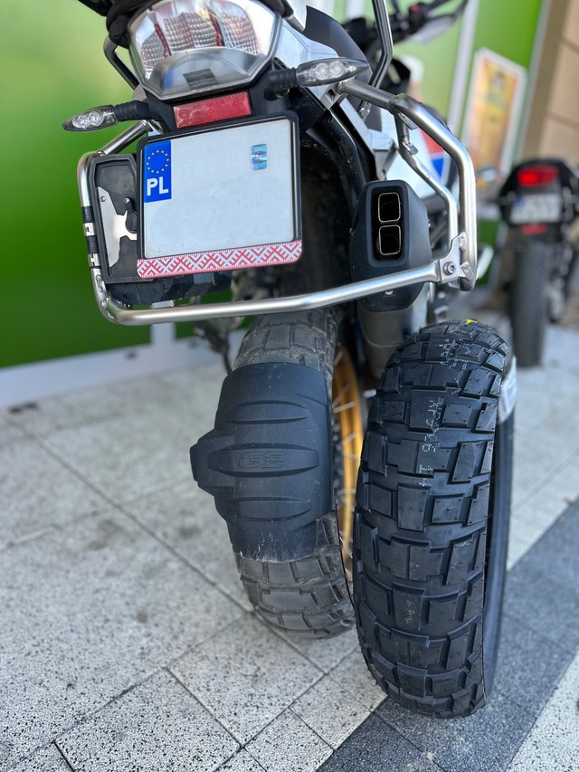 Новая задняя шына і старая