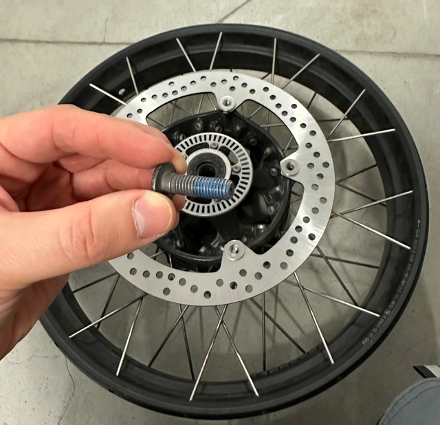 Ніт тармазнога дыску разам з клеем