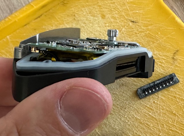 Фіксуем плату канэктарамі