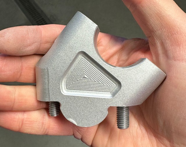 Кітайскія прастаўкі пад руль для BMW R1250GS