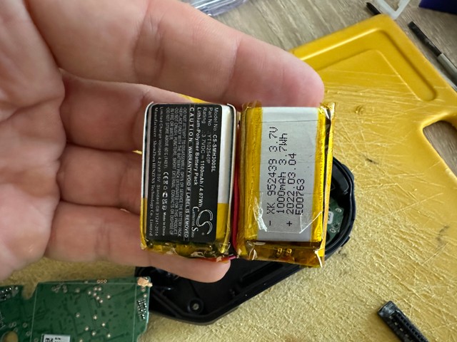 Новая батарэйка крыху большая, чым старая