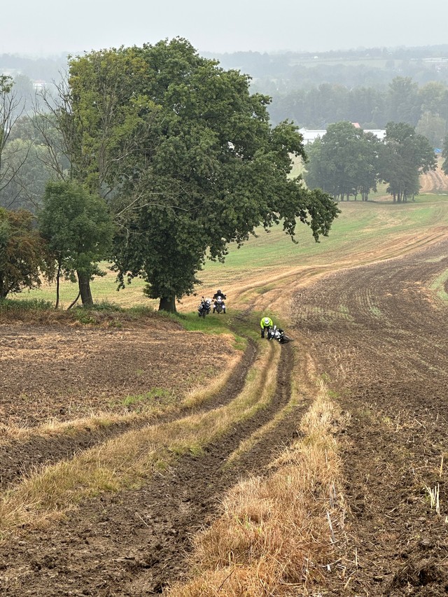 Наступным выпрабаваньнем было ўзвышша ў полі