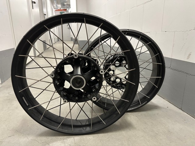 Абады са ступіцамі да BMW R1250GS