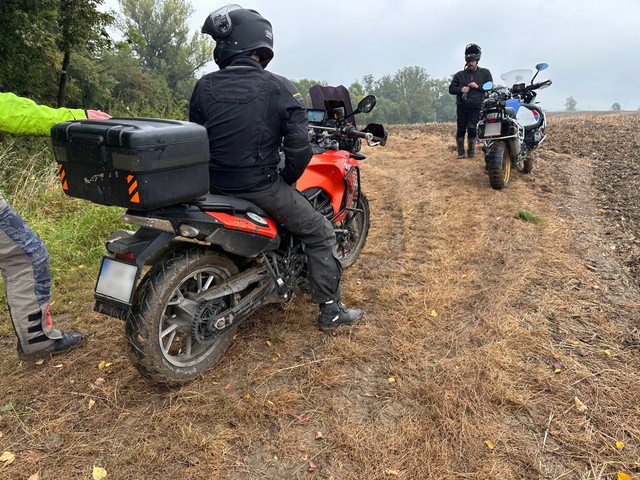 Герой на шасэйных пакрышках