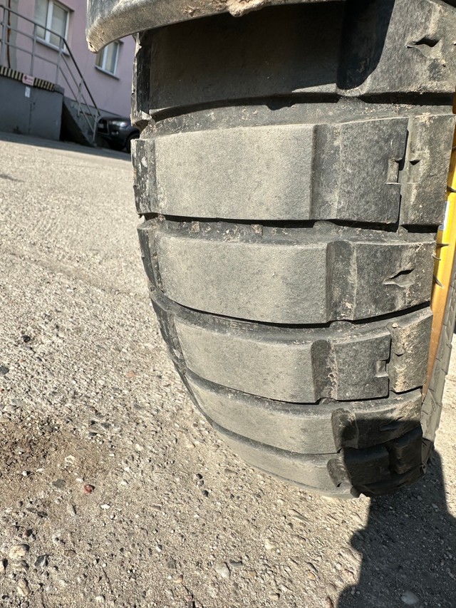 Апошні позірк на старыя Pirelli, перад тым як яны адправяцца на сьметнік Апошні позірк на старыя Pirelli, перад тым як яны адправяцца на сьметнік