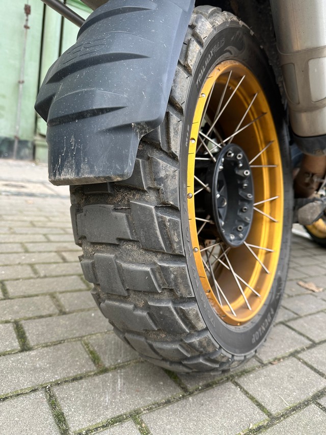 Задняя шына