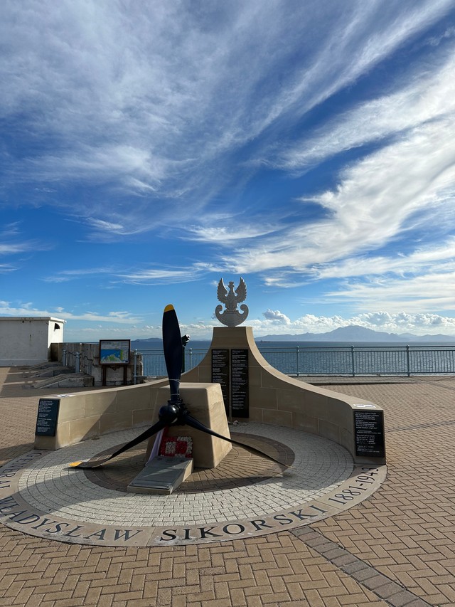 Помнік Сікорскаму